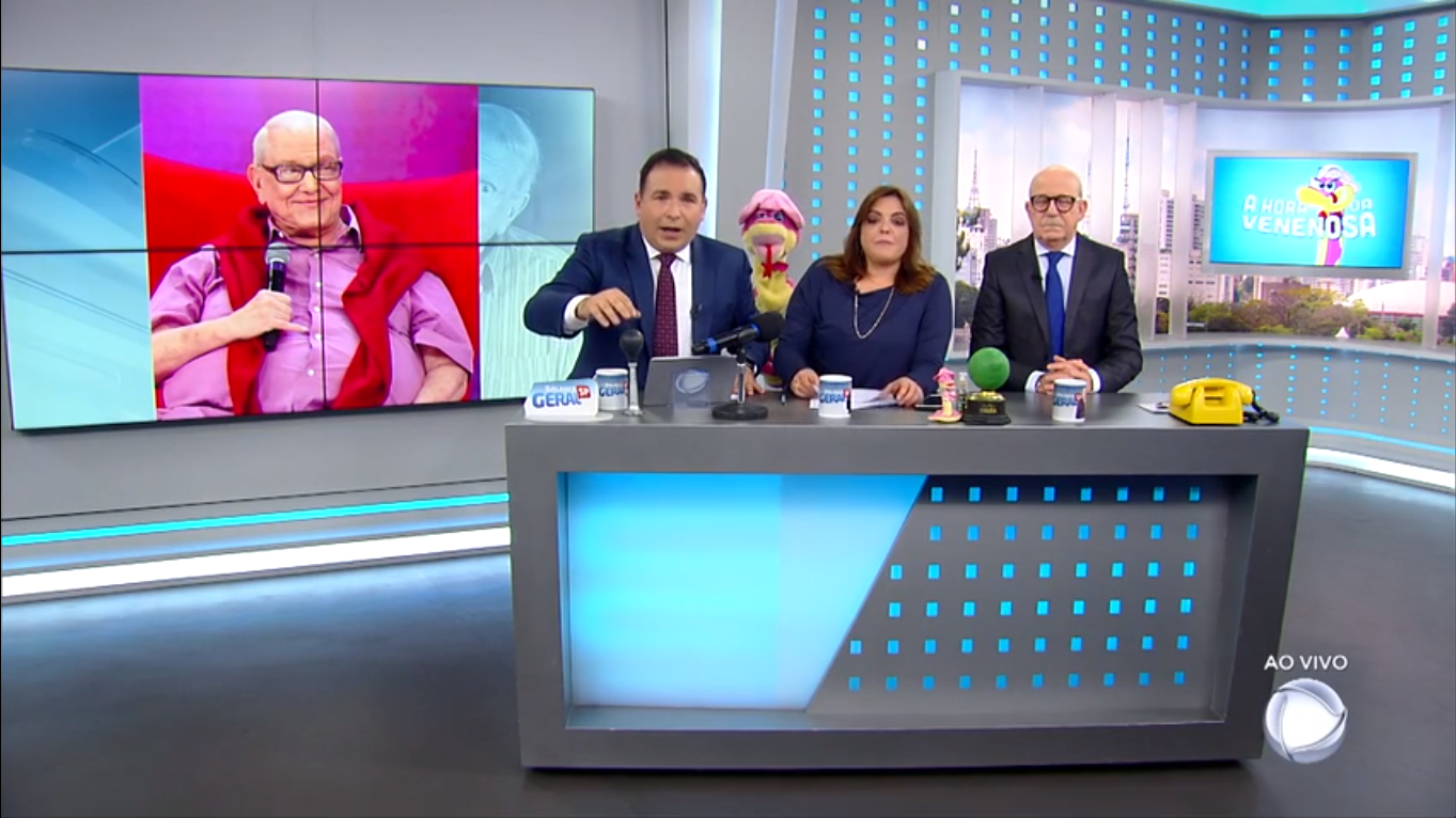 Reinaldo Gottino na bancada de A Hora da Venenosa com Fabíola Reipert e Renato Lombardi