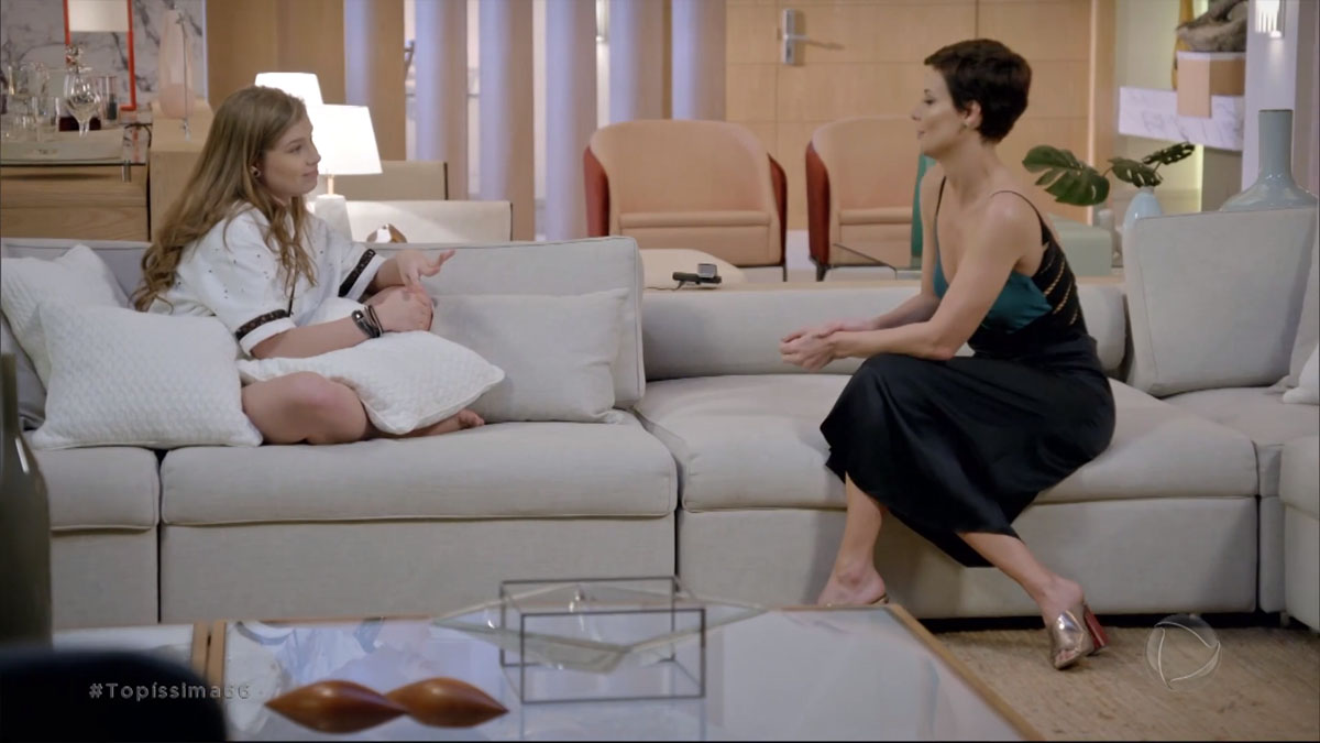 Andrea (Letícia Peroni) e Sophia (Camila Queiroz) em Topíssima