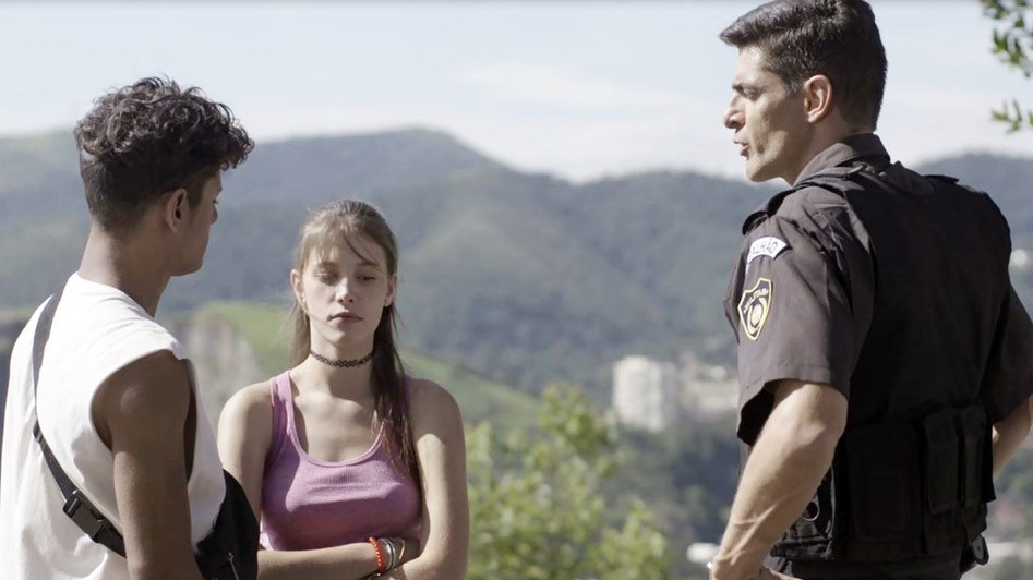 Major Marco flagra Anjinha com o namorado Cleber