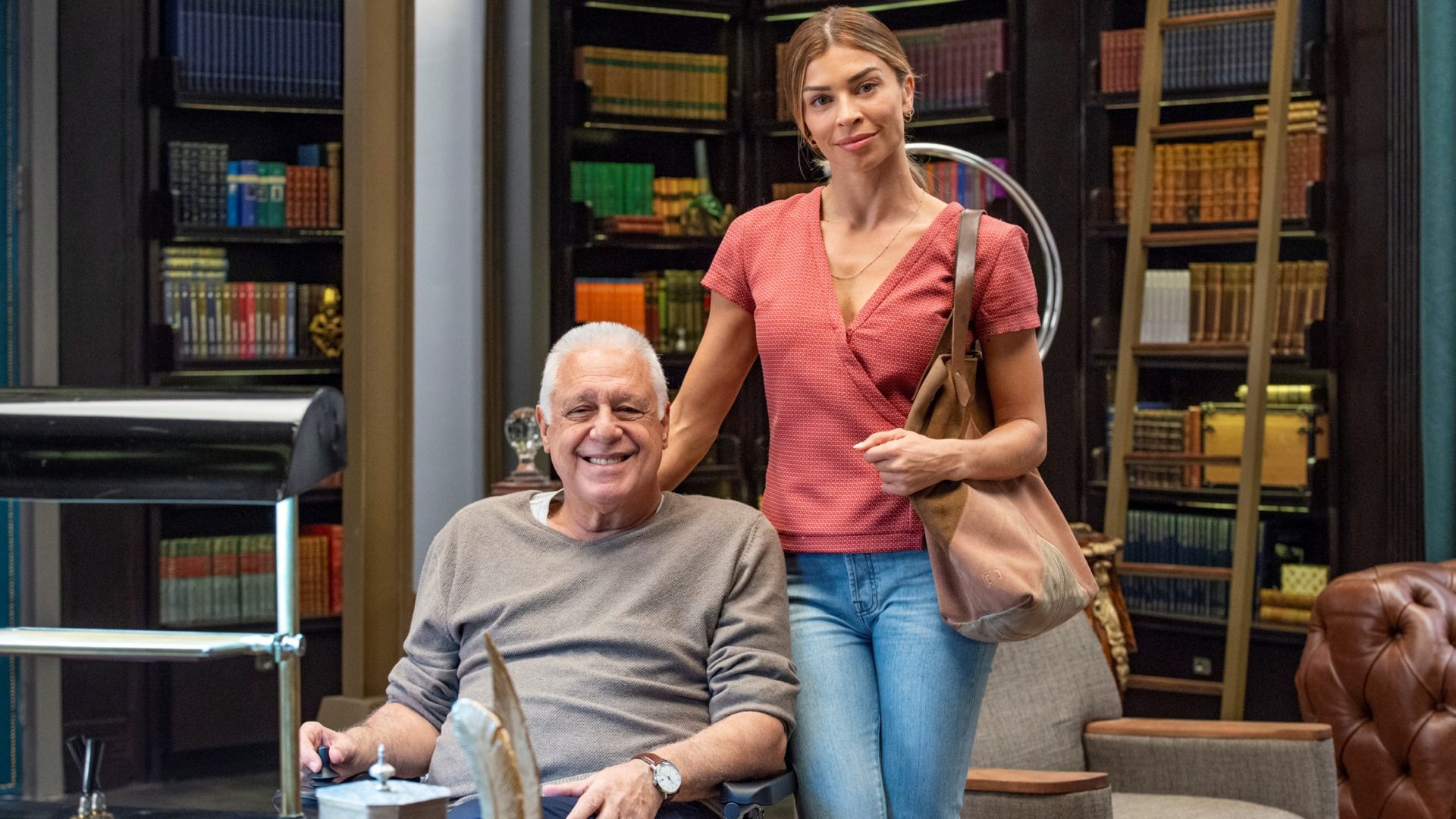 Alberto (Antonio Fagundes) e Paloma (Grazi Massafera) da novela Bom Sucesso