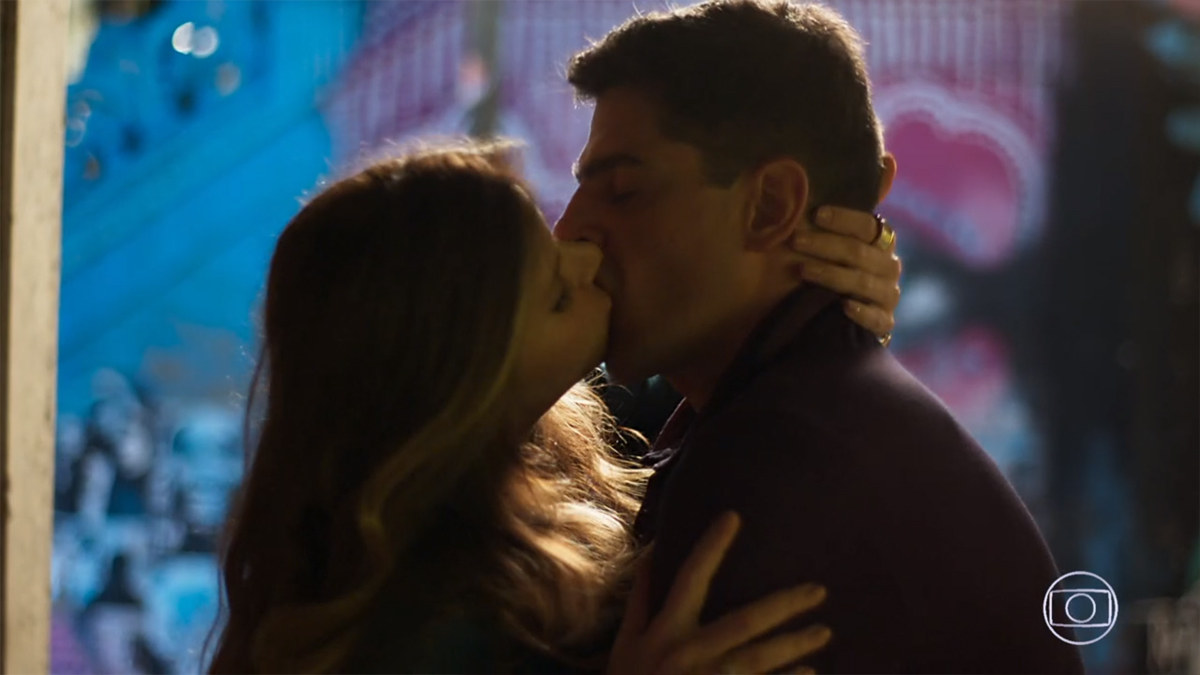 Carla (Mariana Santos) e Marco Rodrigo (Julio Machado) em Malhação