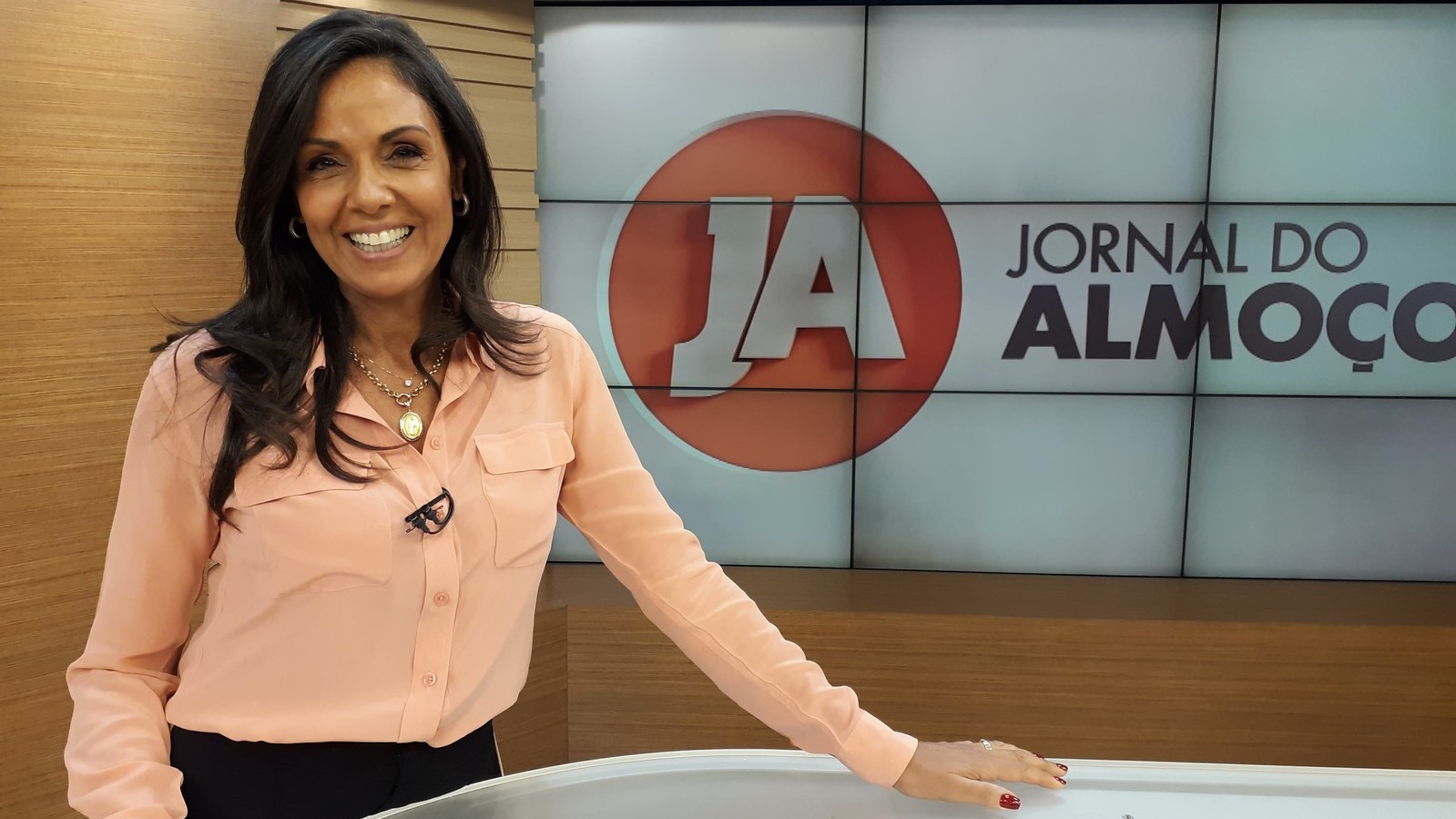 Cristina Ranzolin apresenta o Jornal do Almoço