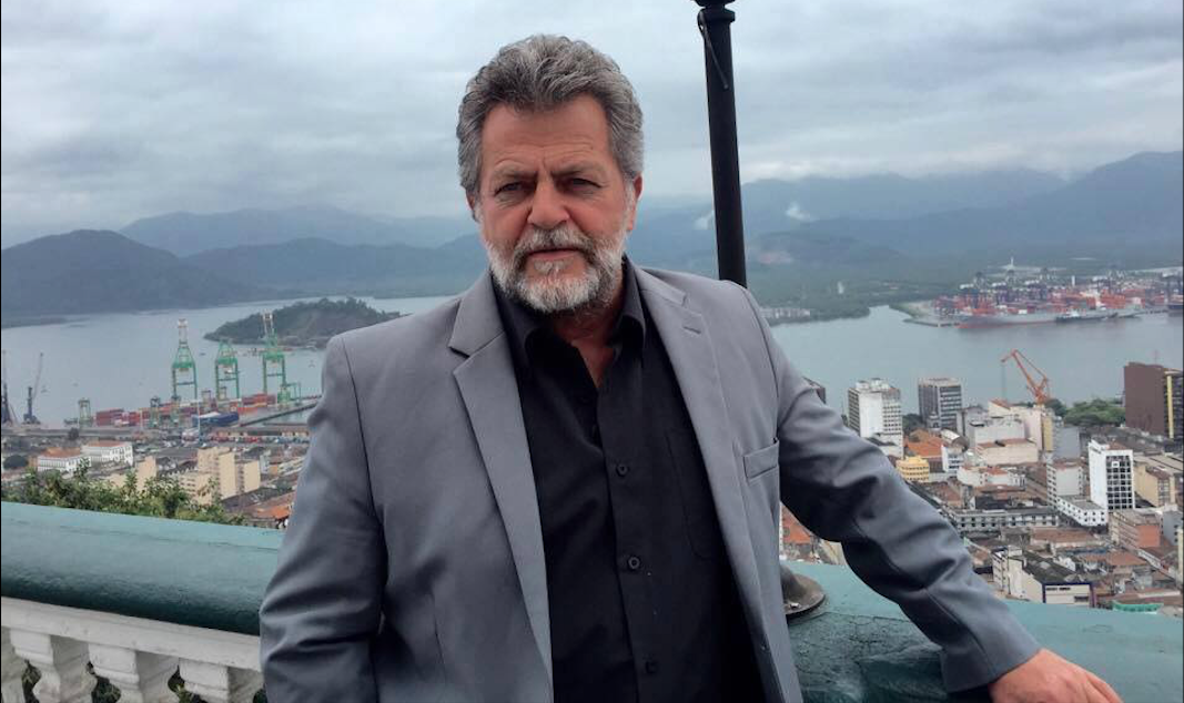 Dênis Derkian: ator perdeu processo contra Globo após ser tirado de última hora da série O Caçador (Reprodução/Globo)