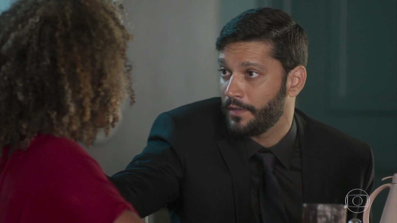 Diogo (Armando Babaioff) e Gisele (Sheron Menezzes) em Bom Sucesso