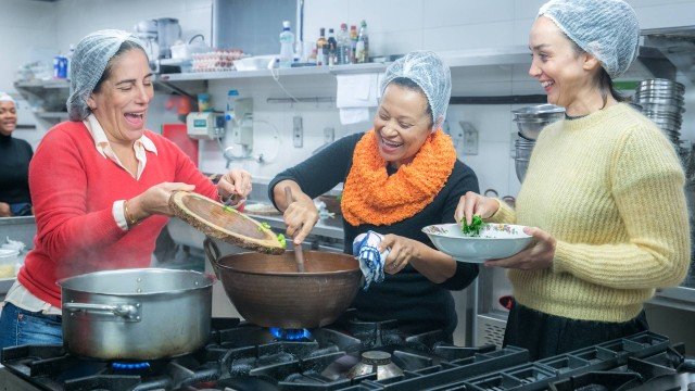 Gloria Pires, Virgínia Rosa e Simone Spoladore em laboratório para Éramos Seis