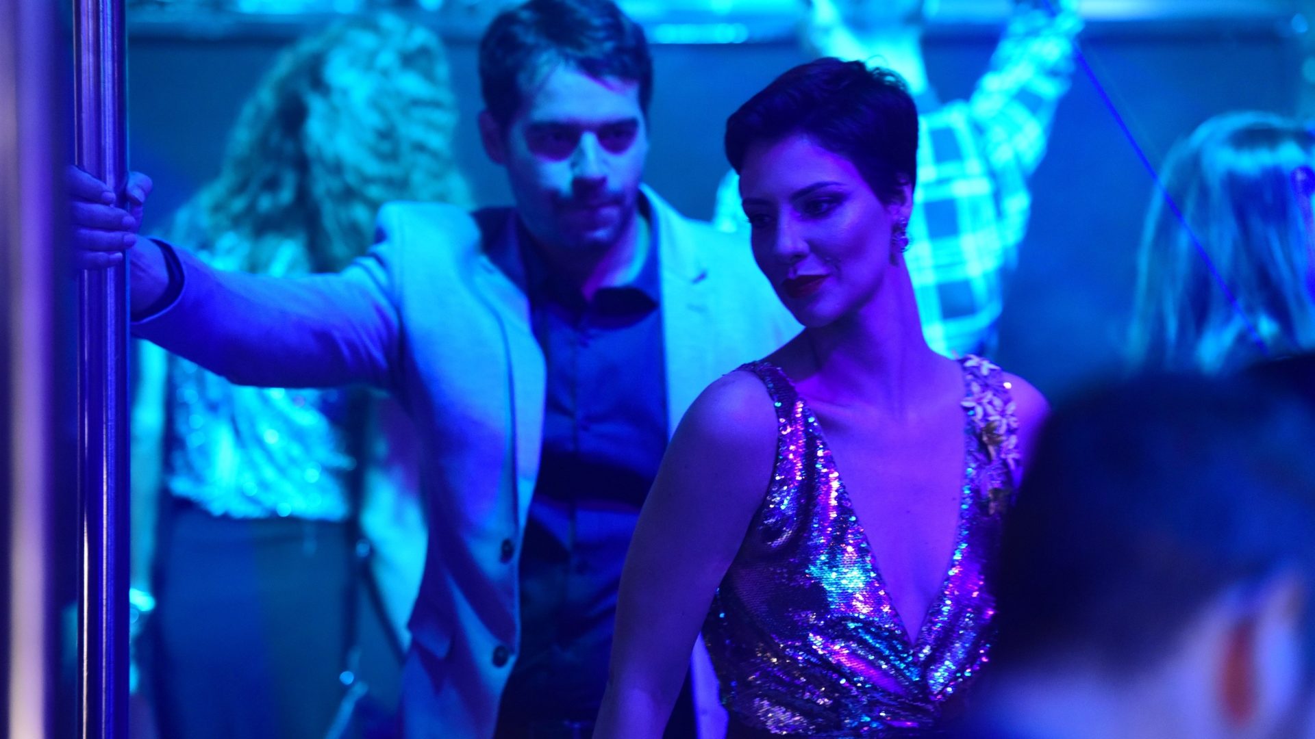Lima (Guilherme Winter) e Sophia (Camila Rodrigues) em Topíssima