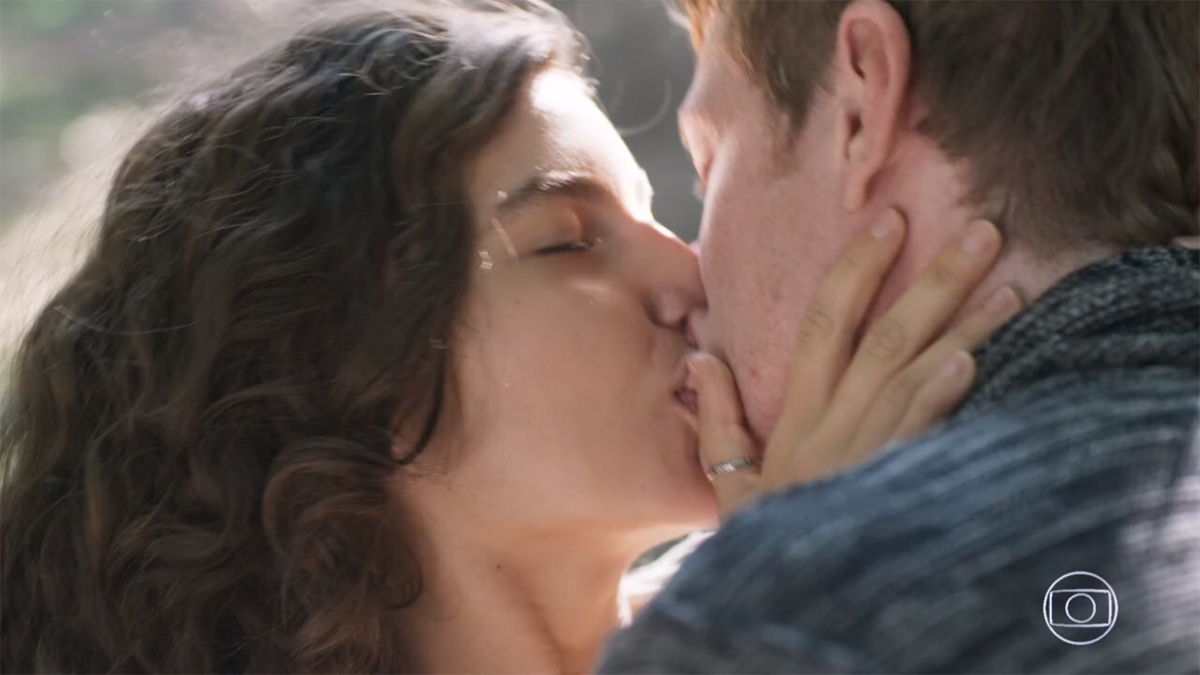 Rita (Alanis Guillen) e Filipe (Pedro Novaes) em Malhação