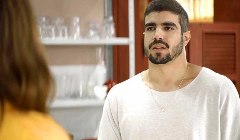 Rock (Caio Castro) alerta Maria da Paz (Juliana Paes) contra Josiane (Agatha Moreira) em A Dona do Pedaço