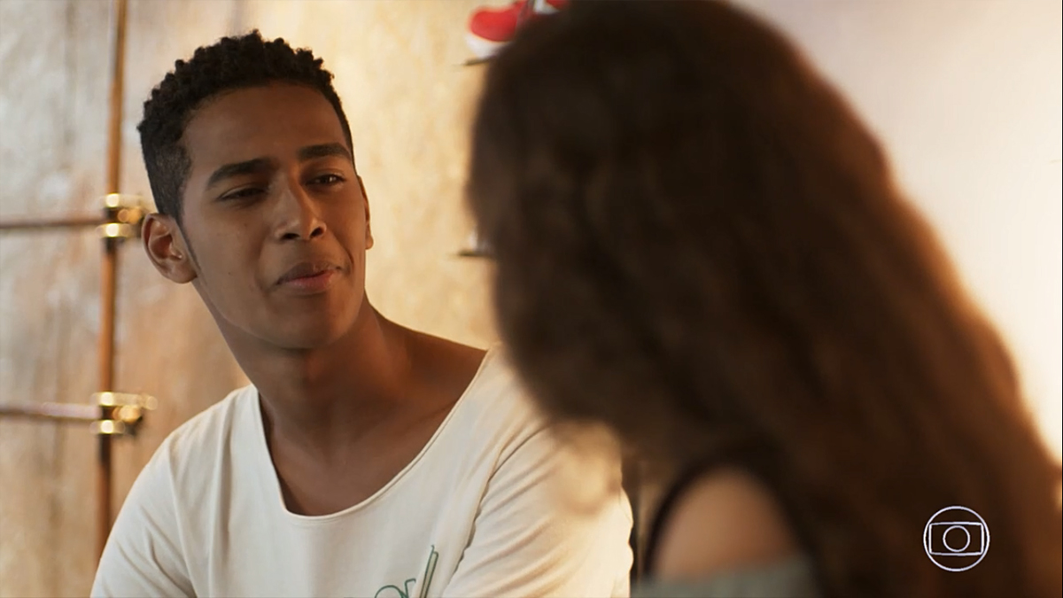 Serginho (João Pedro Oliveira) e Rita (Alanis Guillen) em Malhação