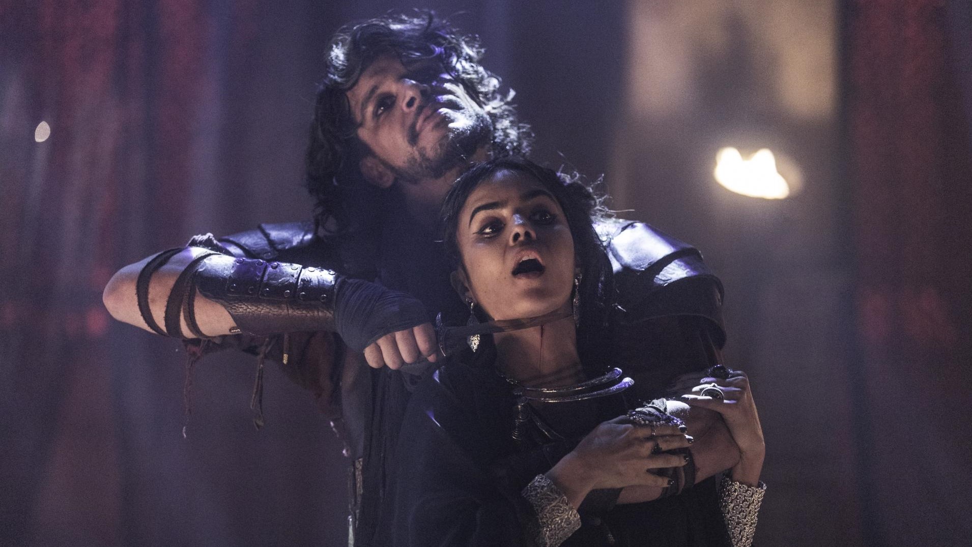 Sidônio (Pedro Lamin) e Anaid Anaid (Brendha Haddad) em Jezabel