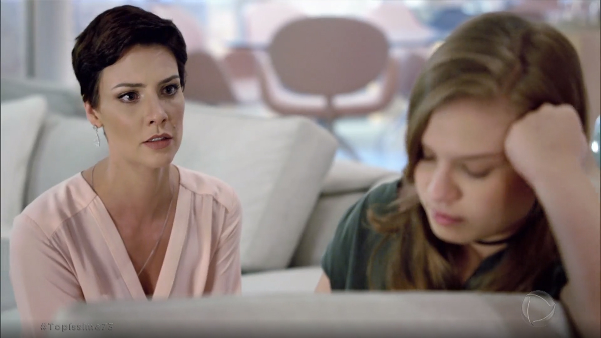 Sophia (Camila Rodrigues) e Andrea (Letícia Peroni) em Topíssima