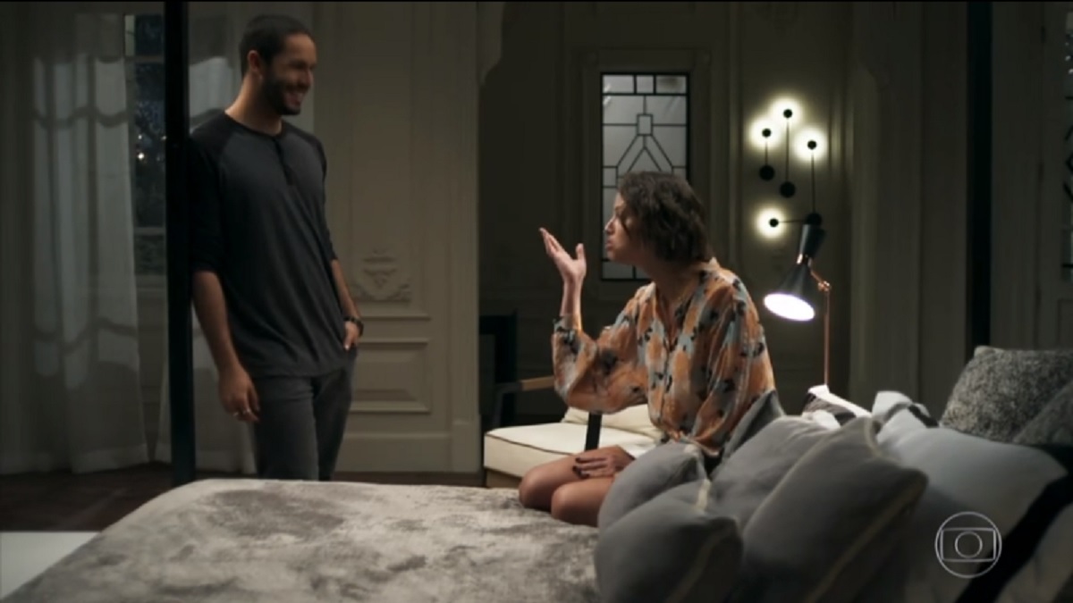 Téo (Rainer Cadete) e Josiane (Agatha Moreira), de A Dona do Pedaço