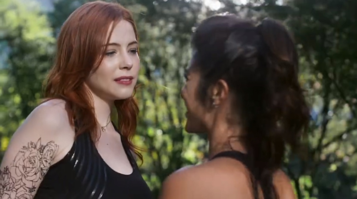 Valéria (Bia Arantes) e Camila (Anaju Dorigon), de Órfãos da Terra