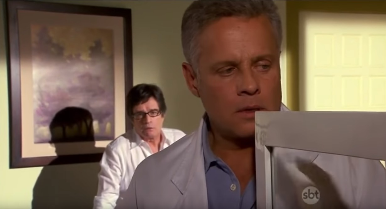 Augusto faz exame de DNA para descobrir se Elisa é sua filha (Reprodução: SBT)