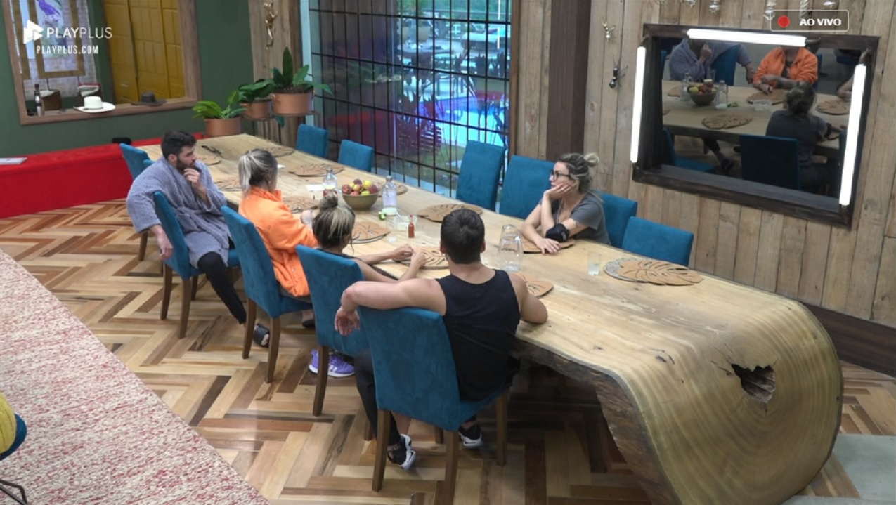 Peões após o almoço em A Fazenda 11