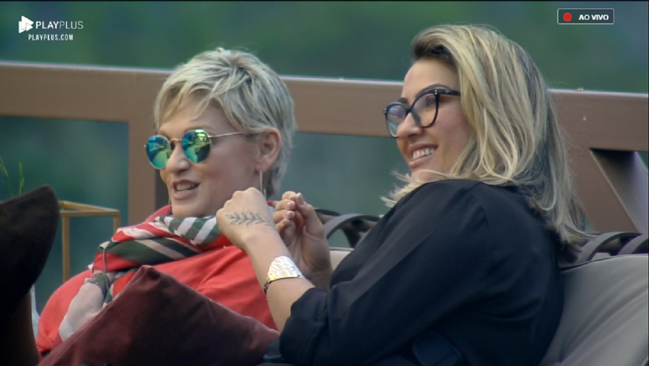 Andréa Nóbrega e Thayse Teixeira em A Fazenda 11