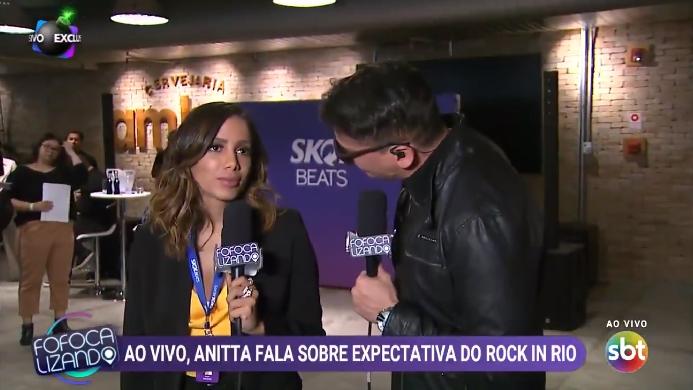 Anitta e Leo Dias no Fofocalizando
