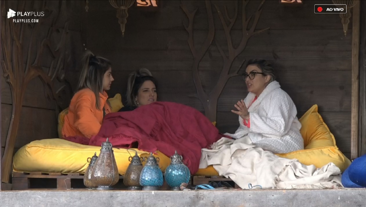 Hariany, Tati e Thayse na casa da árvore em A Fazenda 11