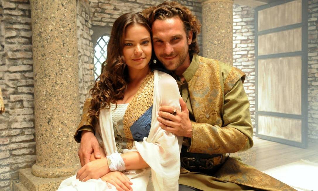 Joana (Milena Toscano) e Zac (Igor Rickli) de O Rico e Lázaro