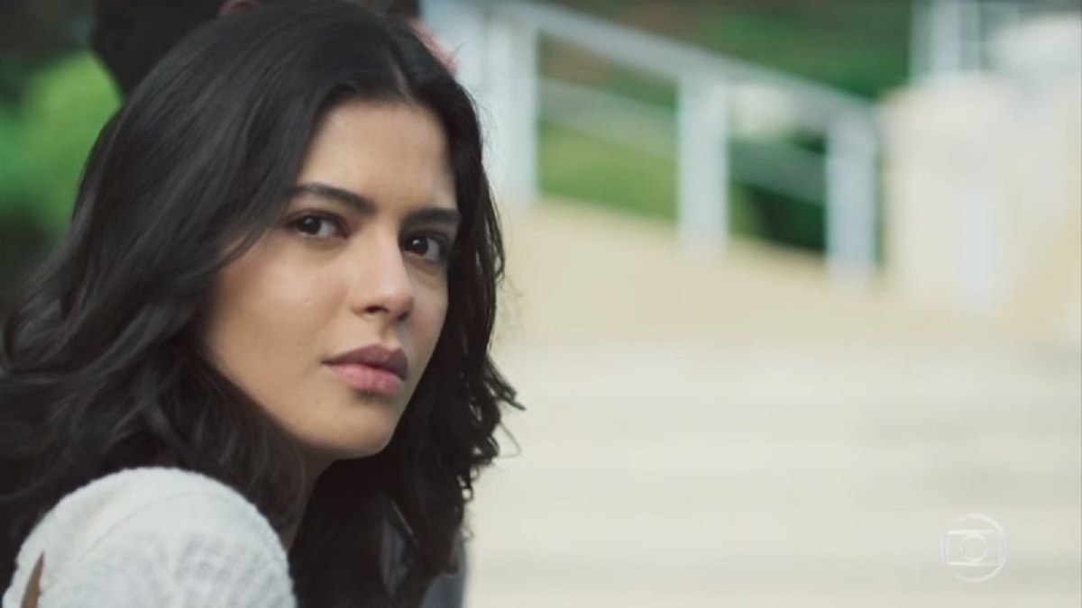 Laila (Julia Dalavia), de Órfãos da Terra