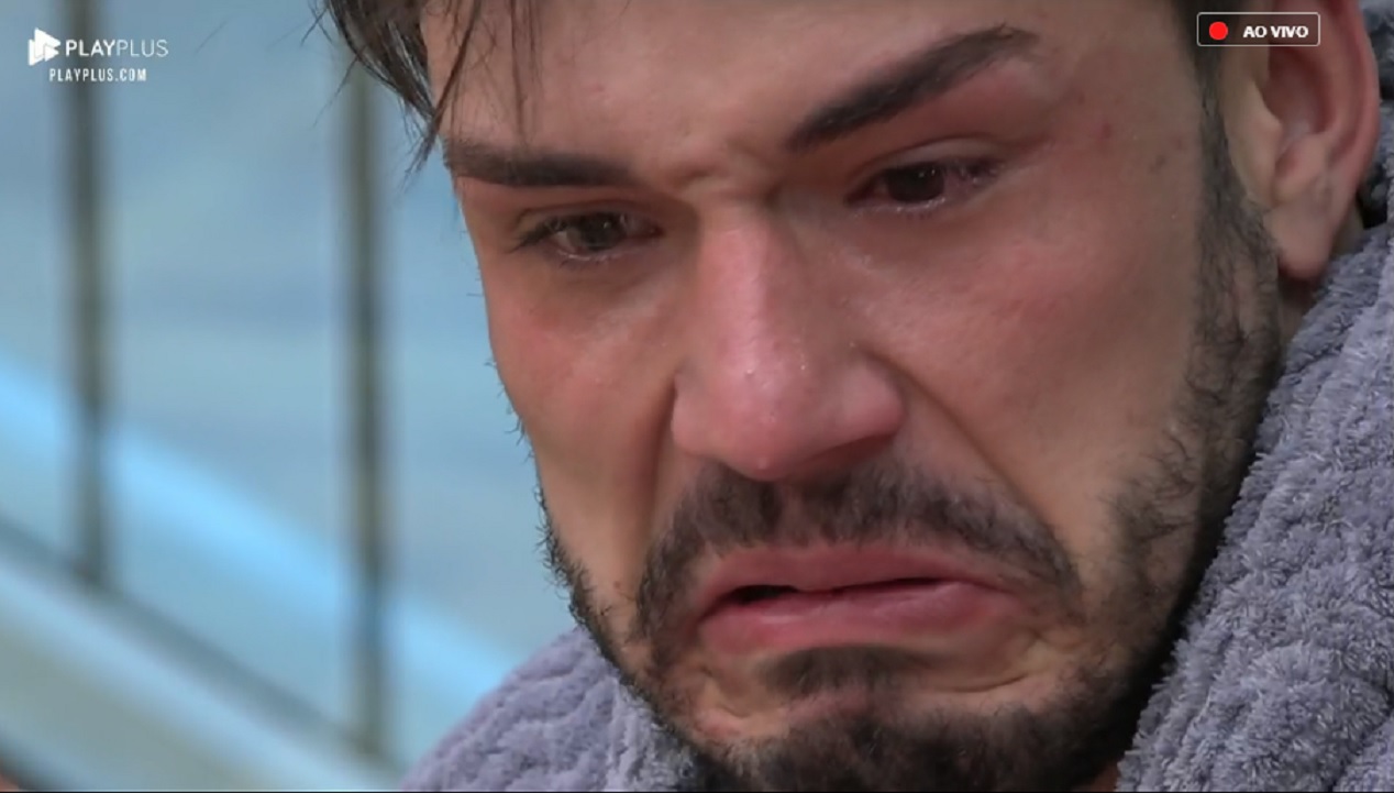 Lucas chorando em A Fazenda 11