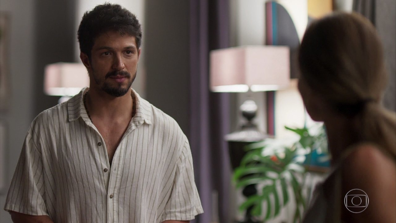 Marcos (Rômulo Estrela) e Paloma (Grazi Massafera) em Bom Sucesso