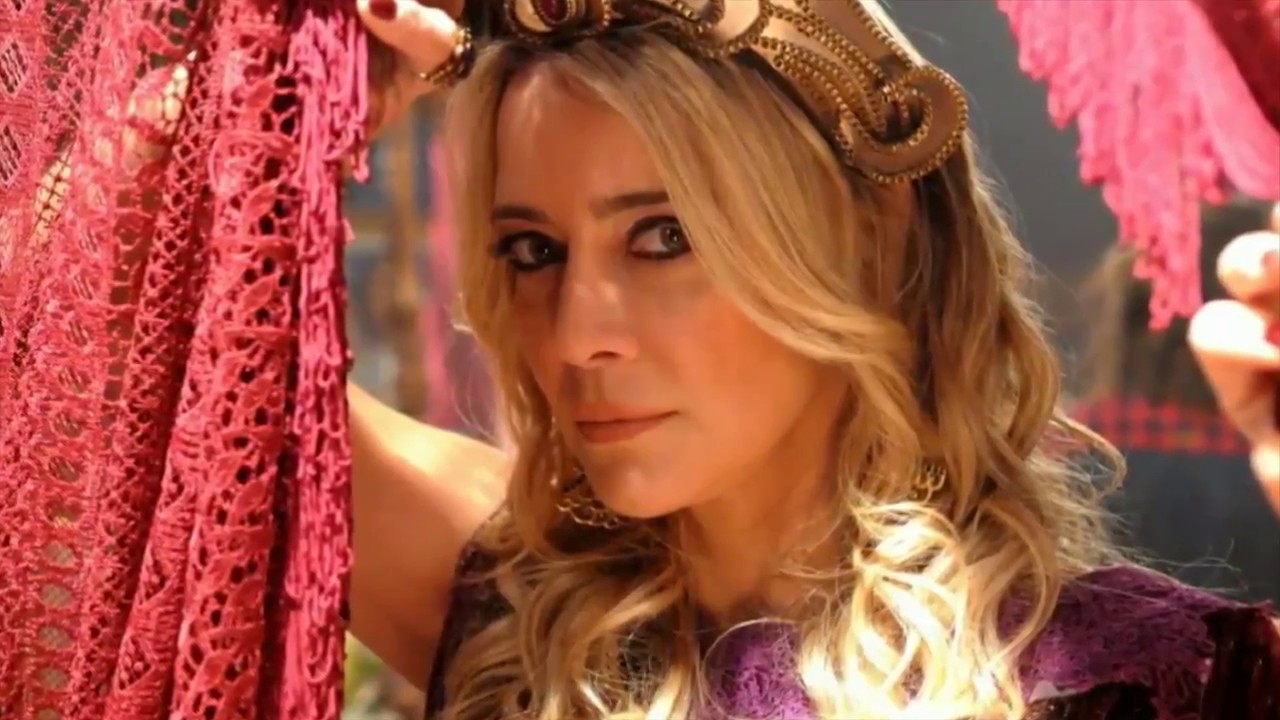 Christine Fernandes vive Sammu-Ramat em O Rico e Lázaro (Divulgação / Record TV)