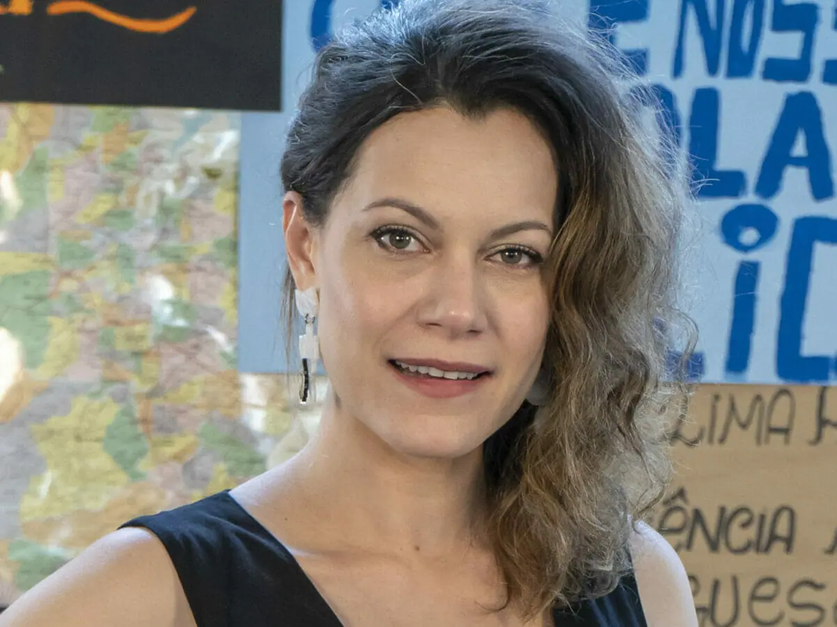 Hermila Guedes na série Segunda Chamada, da Globo