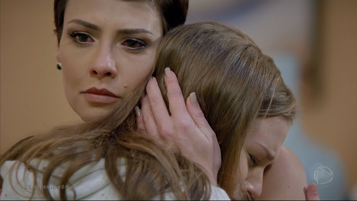 Sophia (Camila Rodrigues) e Andrea (Letícia Peroni) em Topíssima