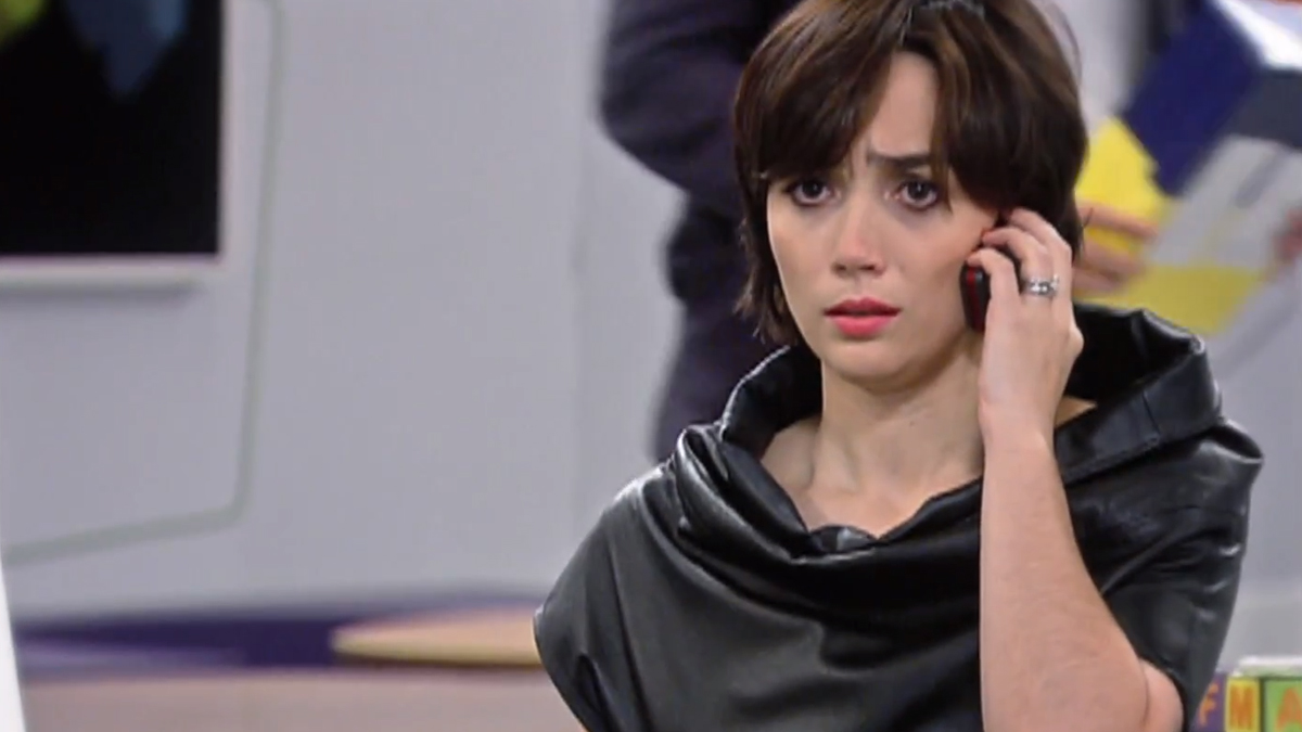 Verônica (Simone Spoladore) em Bela, a Feia