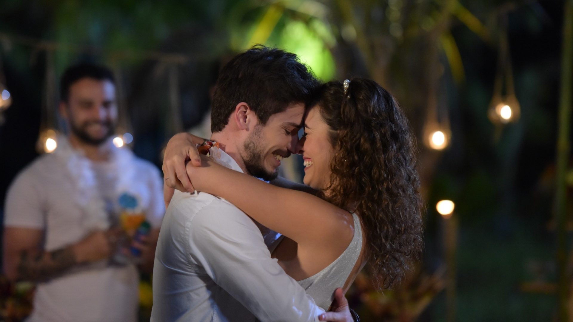 Gustavo (Marcelo Arnal) e Isadora (Amanda Ritcher) em Topíssima