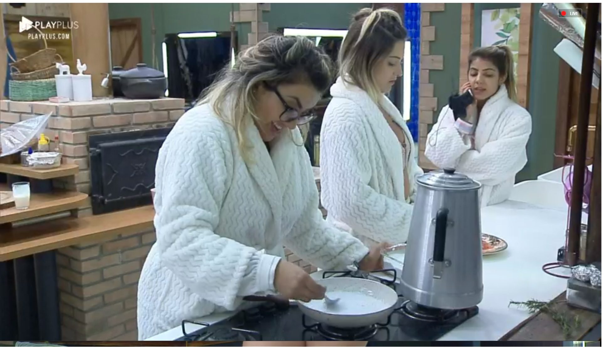 Tati, Thayse e Hariany em A Fazenda 11