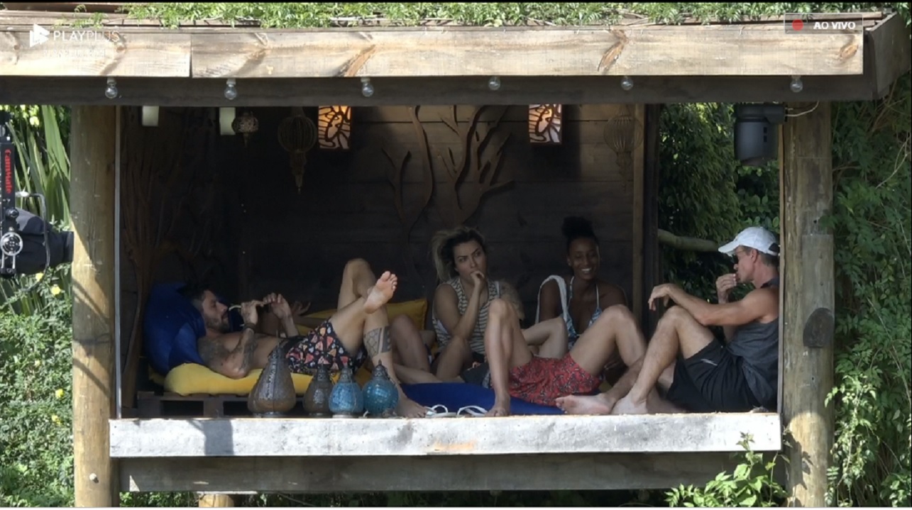 Equipe Lua na casa da árvore em A Fazenda 11