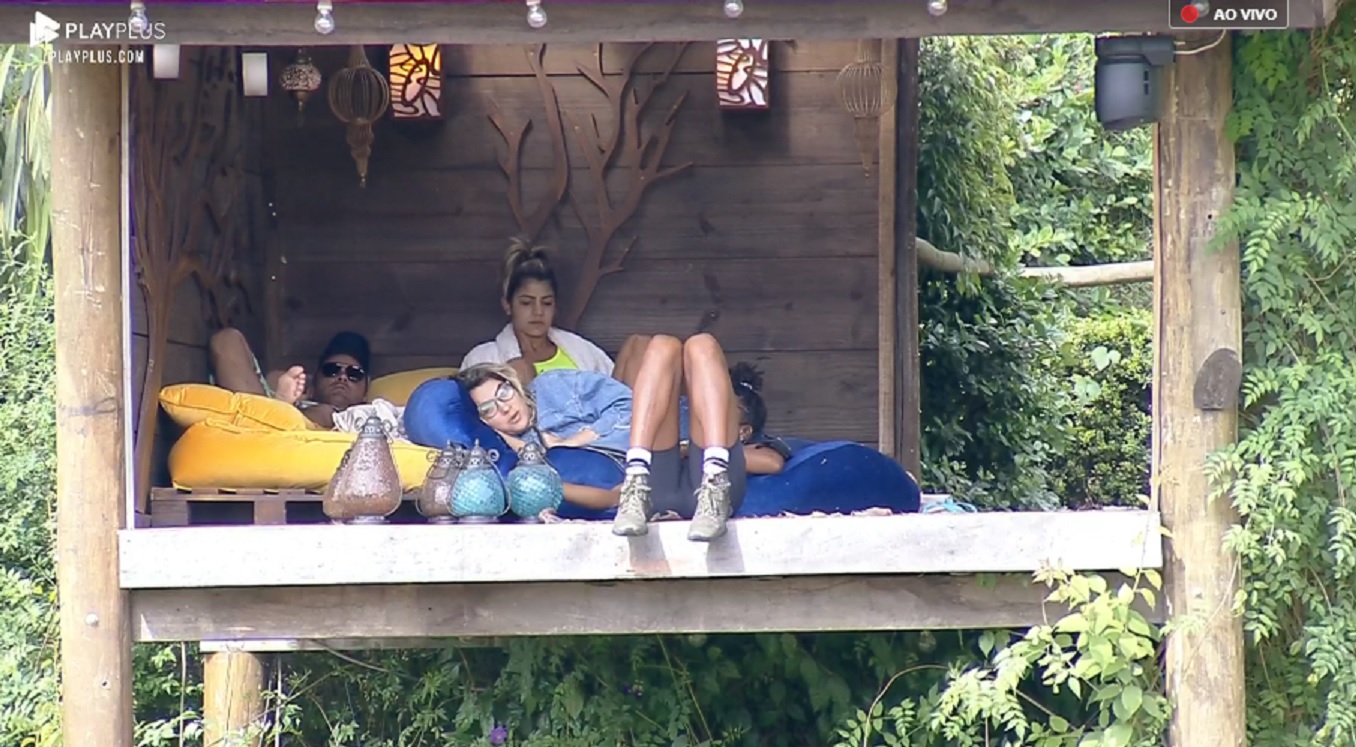 Peões da Equipe Lua na casa da árvore em A Fazenda 11