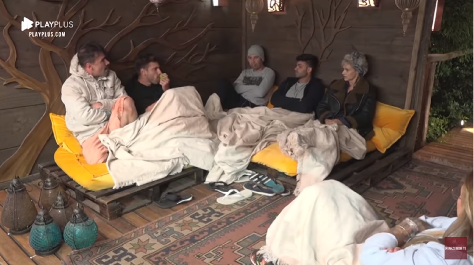 Peões em conversa na casa da árvore em A Fazenda 11