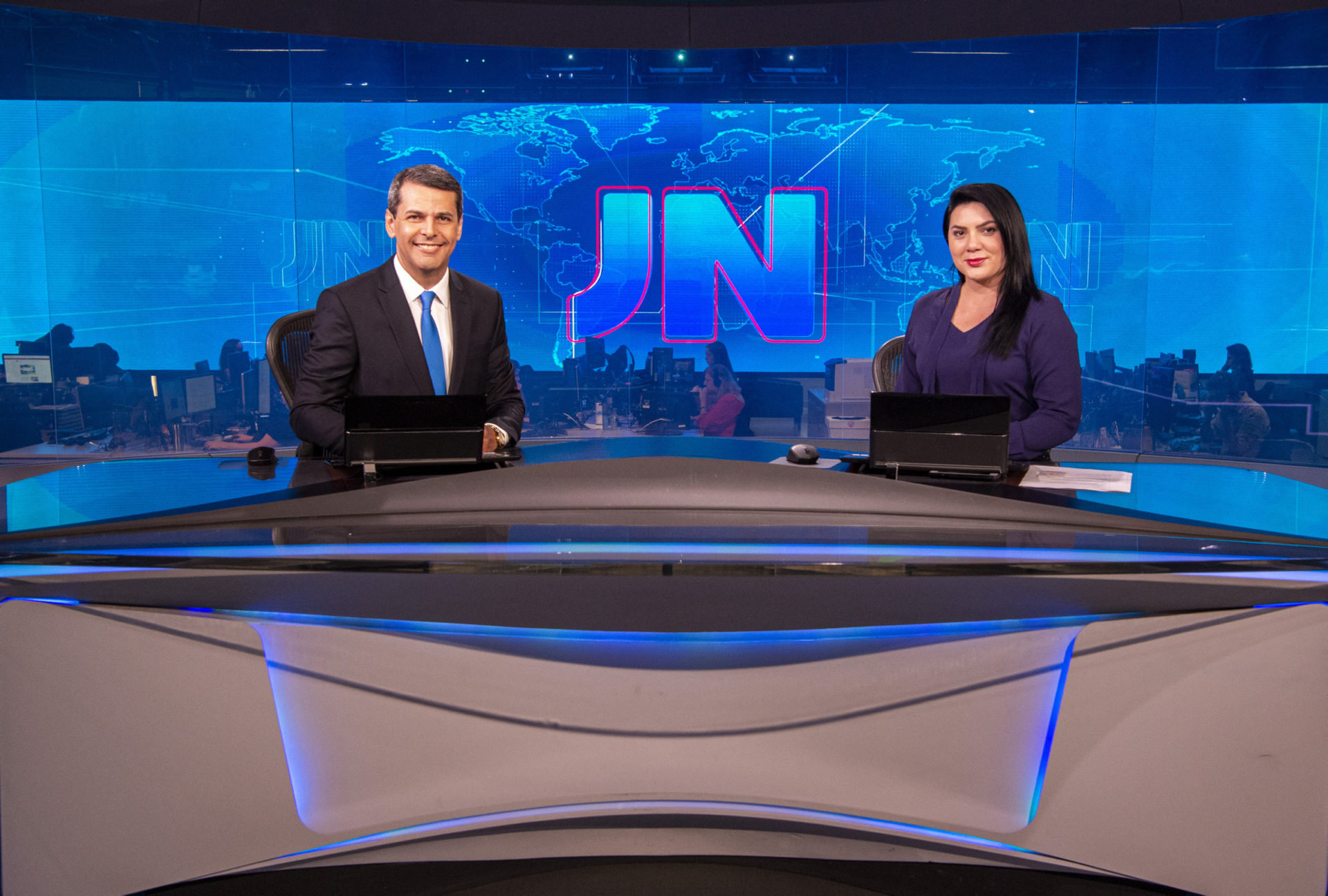Fábio William e Ellen Ferreira no Jornal Nacional