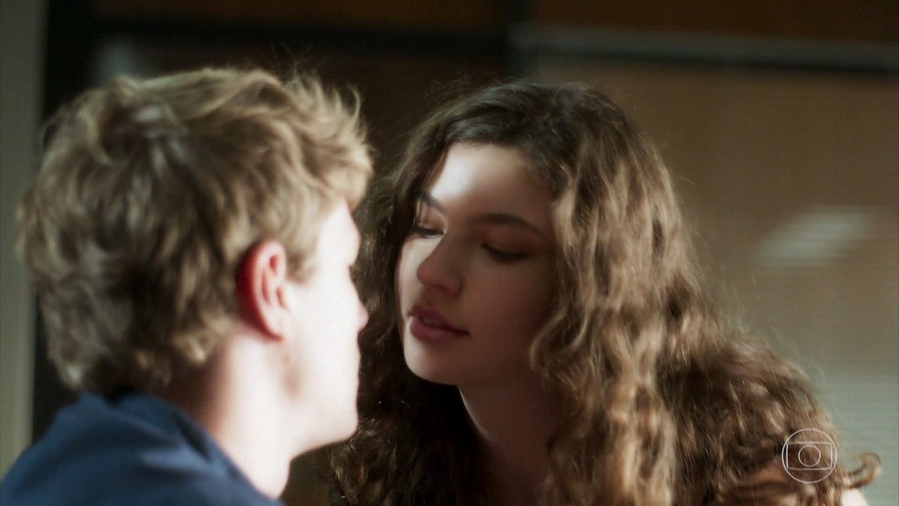 Filipe (Pedro Novaes) e Rita (Alanis Guillen) em Malhação