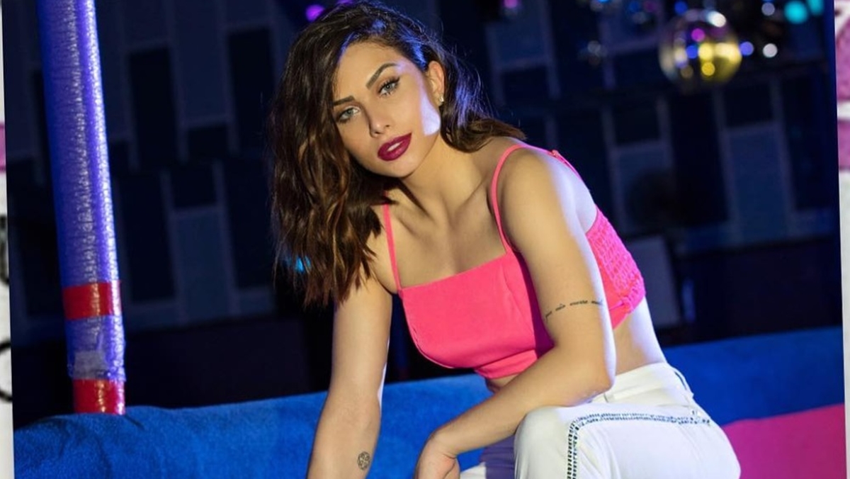 Flavia Pavanelli vive a rebelde Brenda em As Aventuras de Poliana (Reprodução: Instagram)