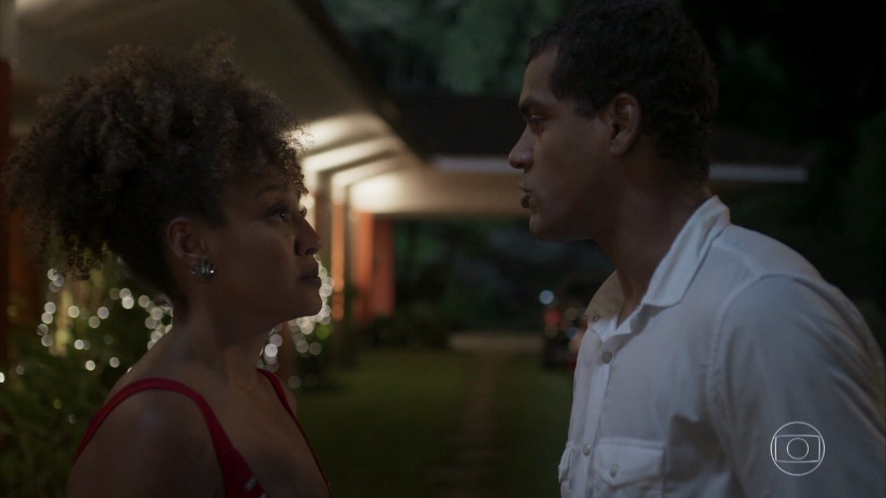 Gisele (Sheron Menezzes) e Yuri (Marcello Melo Júnior) em Bom Sucesso