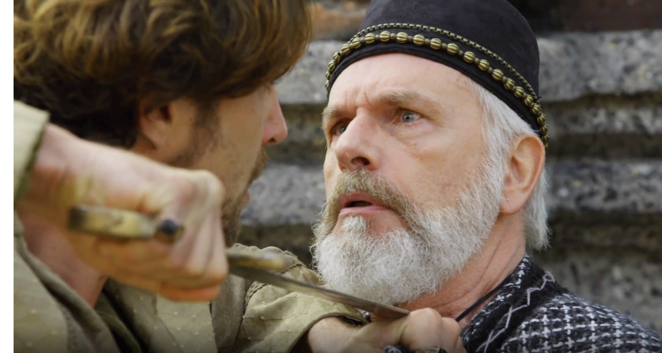 Igor Rickli e Henri Pagnoncelli em cena de O Rico e Lázaro (Reprodução / PlayPlus)