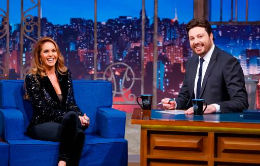 Lucero deu entrevista a Danilo Gentili no The Noite (Divulgação / SBT)