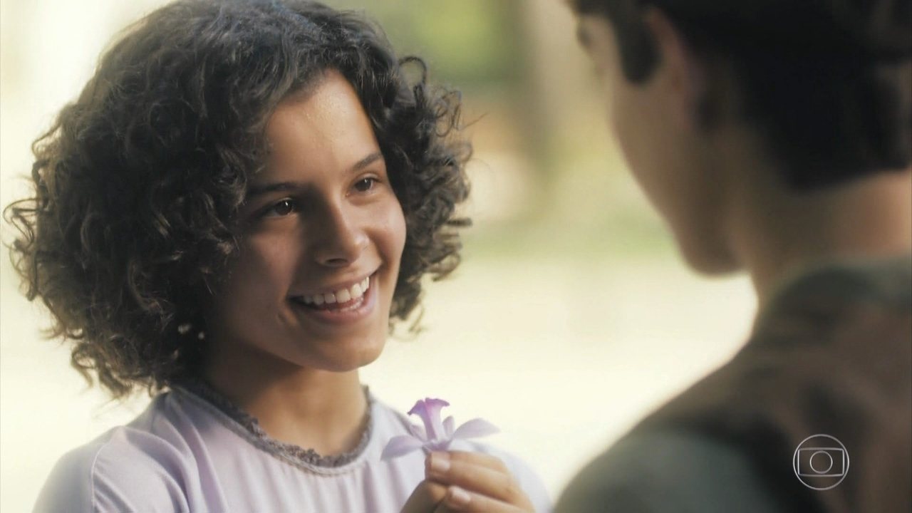 Inês (Gabriela Saraivah) e Carlos (Xande Valois) em Éramos Seis