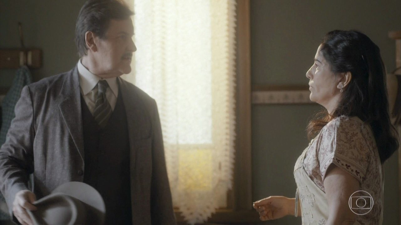 Júlio (Antonio Calloni) e Lola (Gloria Pires) em Éramos Seis