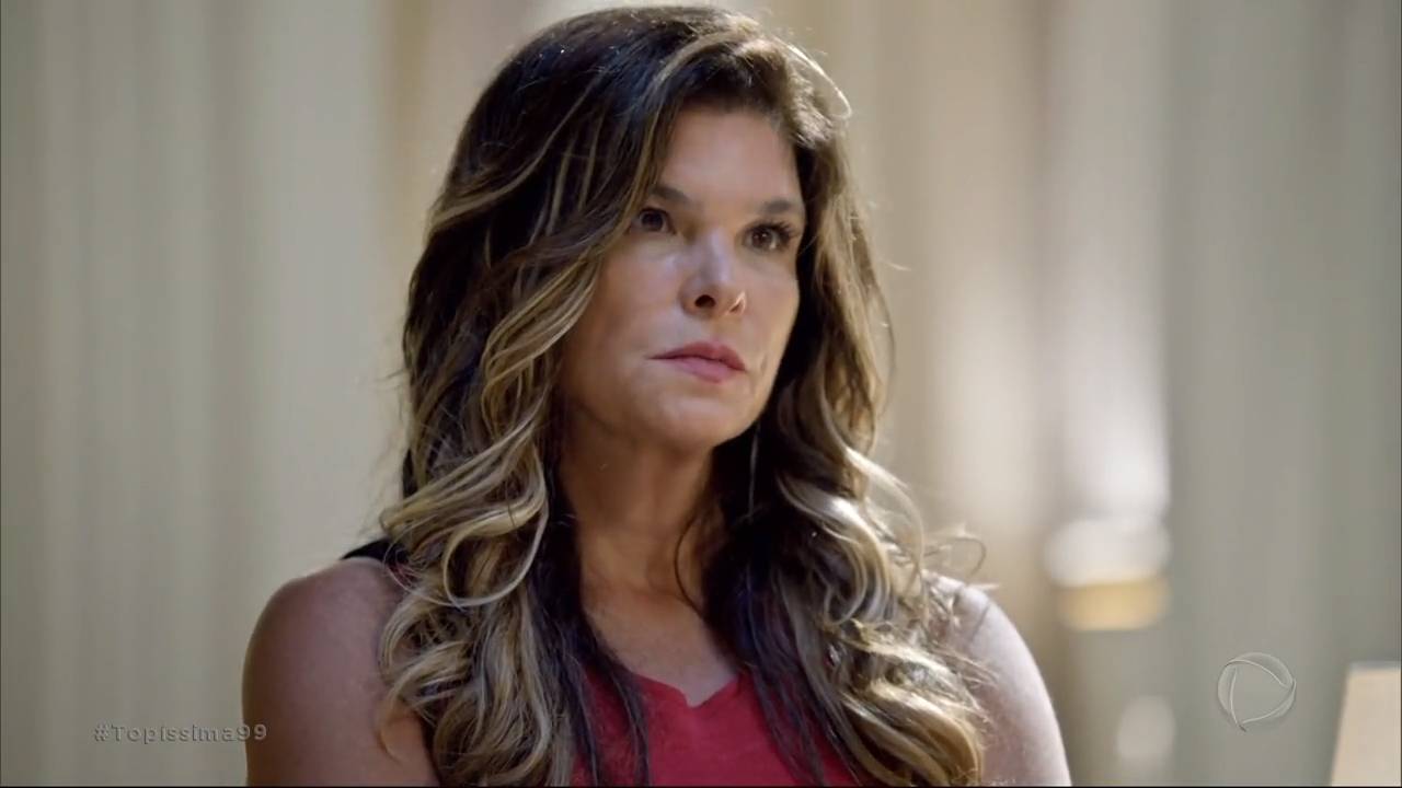 Lara (Cristiana Oliveira) em Topíssima
