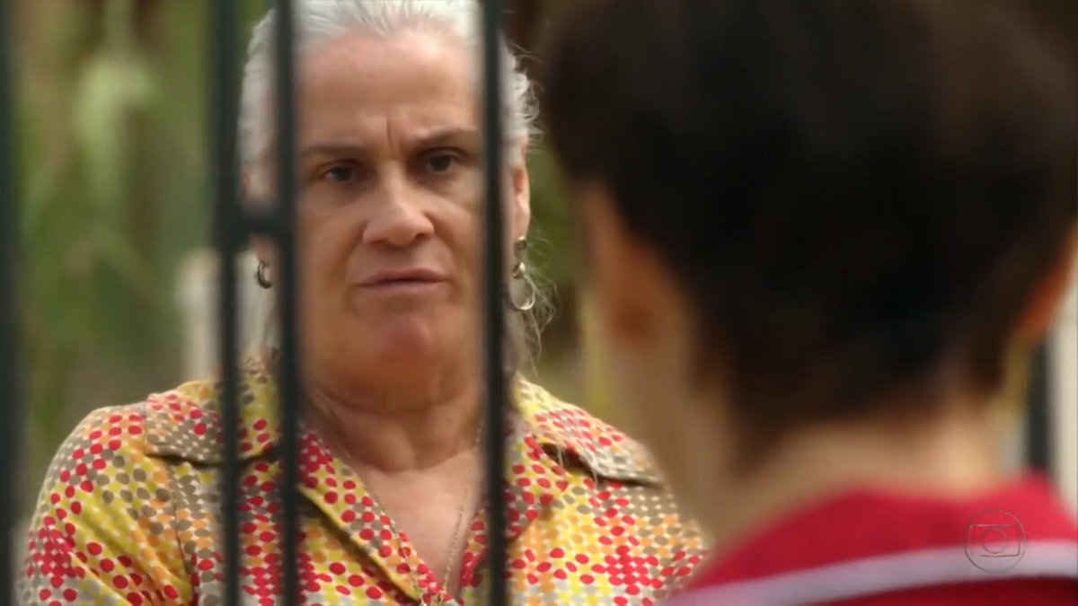 Lucinda (Vera Holtz) e Nina (Débora Falabella) em Avenida Brasil