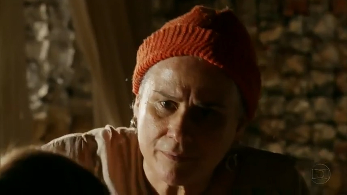 Mãe Lucinda (Vera Holtz) em Avenida Brasil
