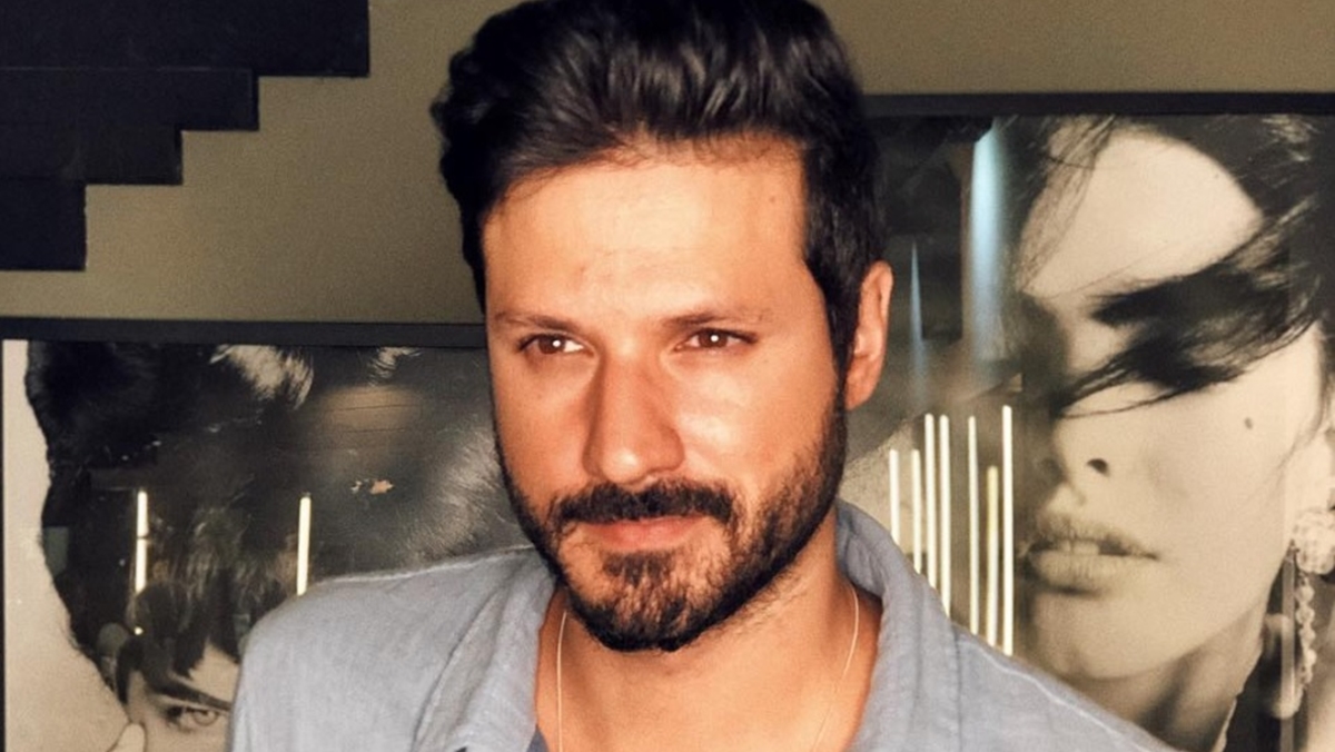 Murilo Cézar dá vida ao professor Marcelo da novela As Aventuras de Poliana (Reprodução: Instagram)