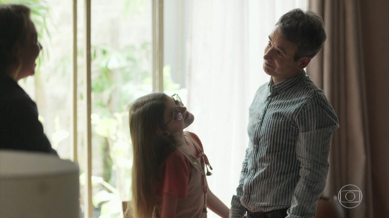Nana (Fabiula Nascimento), Sofia (Valentina Vieira) e Jorginho (Daniel Warren) em Bom Sucesso