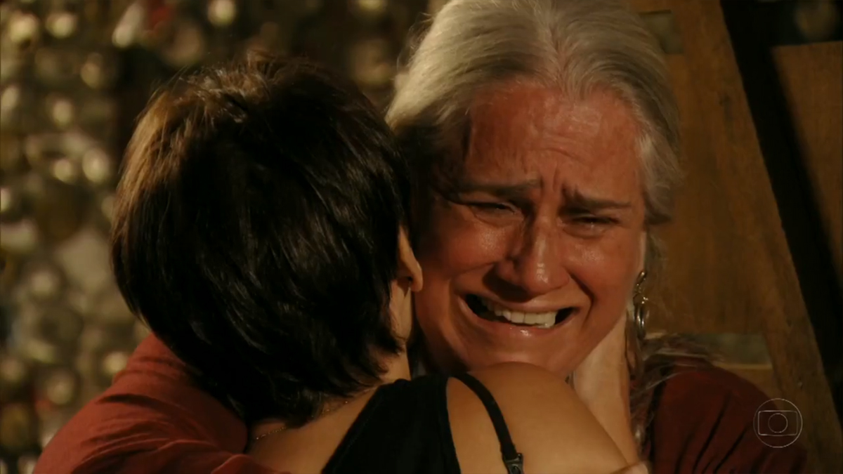 Nina (Débora Falabella) e Lucinda (Vera Holtz) em Avenida Brasil