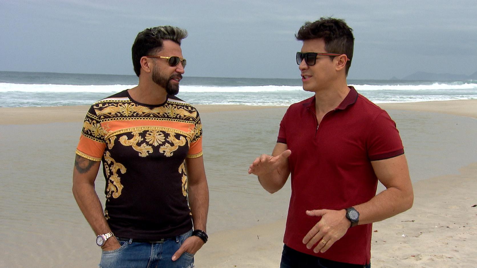 Latino participa do Hora do Faro deste domingo.